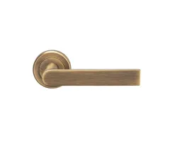 Lever on Roses