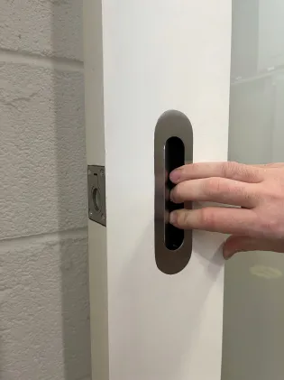 Flush pull handle for sliding doors, FSB, model 4250 - Closed type