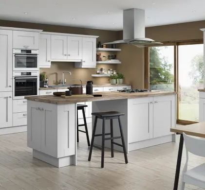 Fenwick / Legno White 5 Piece Stock Door