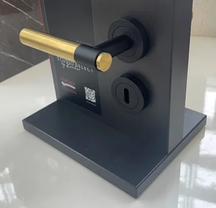 STUDIO SELECT ER90A2 Lever on Round Rose Door Handles - Karcher Cosmos Black / Satin Brass